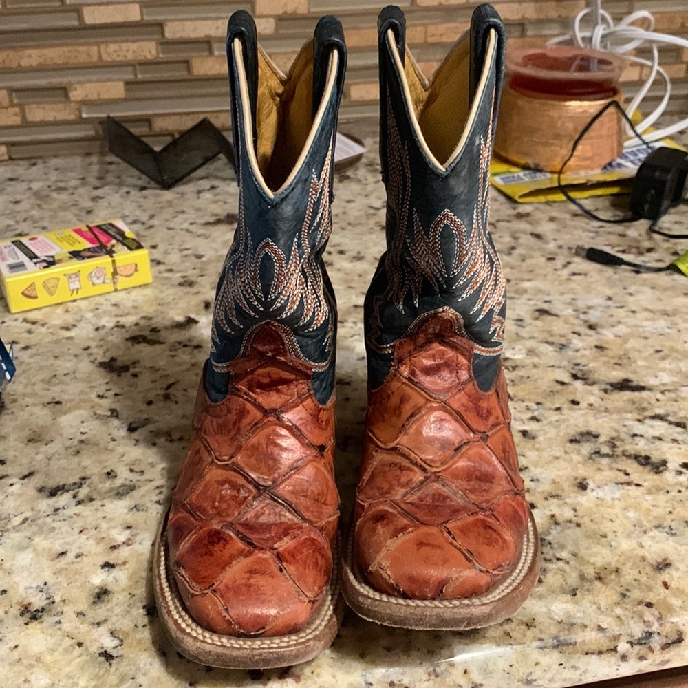 Boys boots